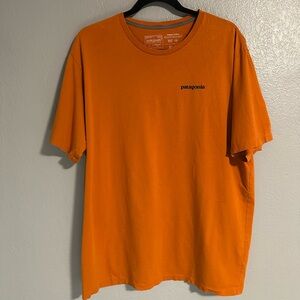 Patagonia Men's P-6 Logo Organic Cotton Regular Fit Large Burnt Orange T-Shirt